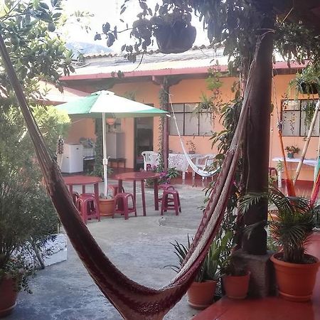 Hostal Morenos Antigua ภายนอก รูปภาพ