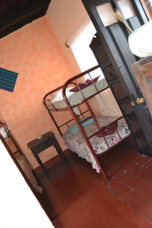 Hostal Morenos Antigua ภายนอก รูปภาพ