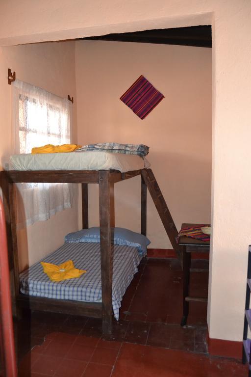 Hostal Morenos Antigua ภายนอก รูปภาพ