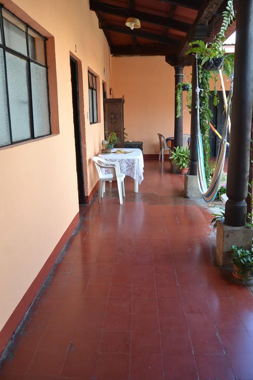 Hostal Morenos Antigua ภายนอก รูปภาพ